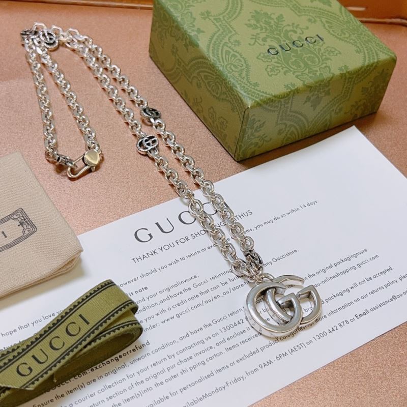 G*u*i necklaces